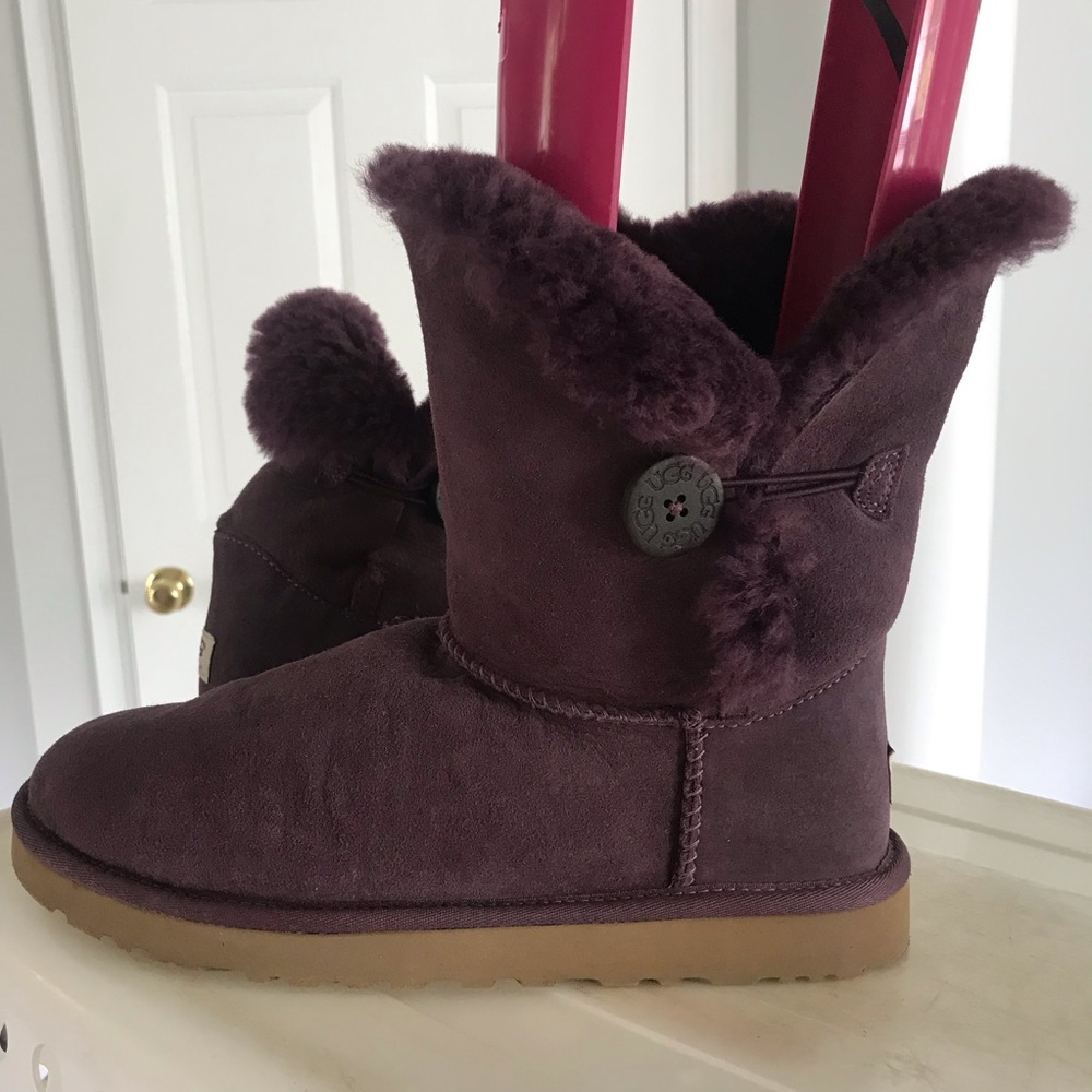UGG Bailey Button